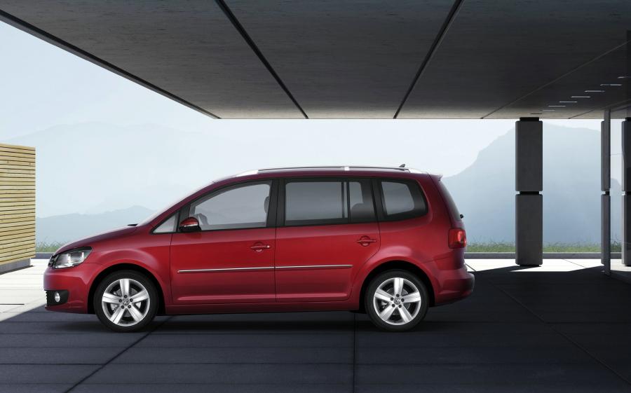  Volkswagen Touran 2010 года  (фото 24 из 46)